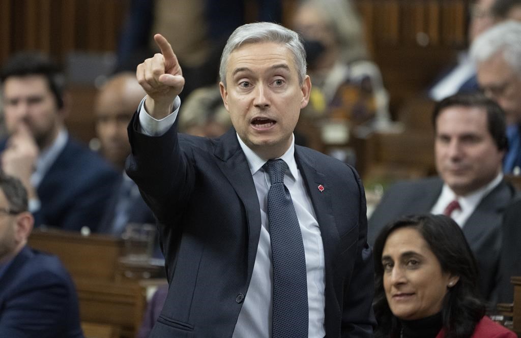 Recherche: Ottawa veut rehausser la sécurité, surtout dans les domaines sensibles