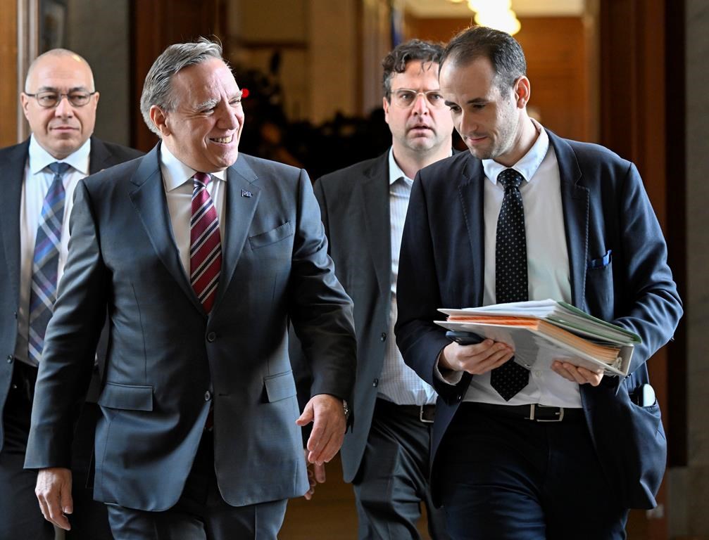 Report de la cible pour les maternelles 4 ans: Legault se justifie