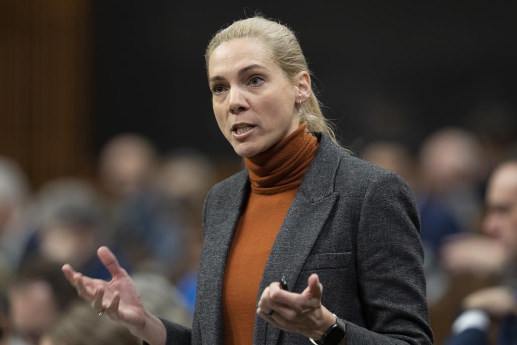 Les provinces doivent mieux gérer les plaintes dans le sport, dit la ministre St-Onge