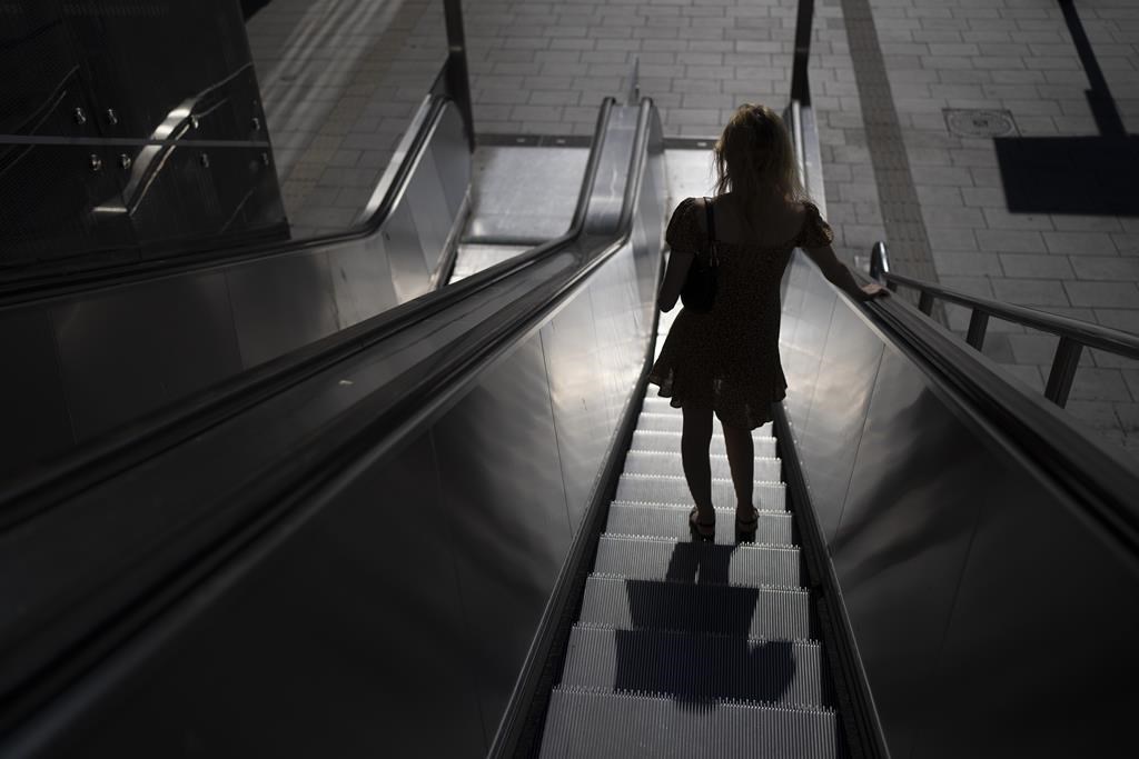 Services sexuels de mineures: demande d'action collective contre Robert Miller
