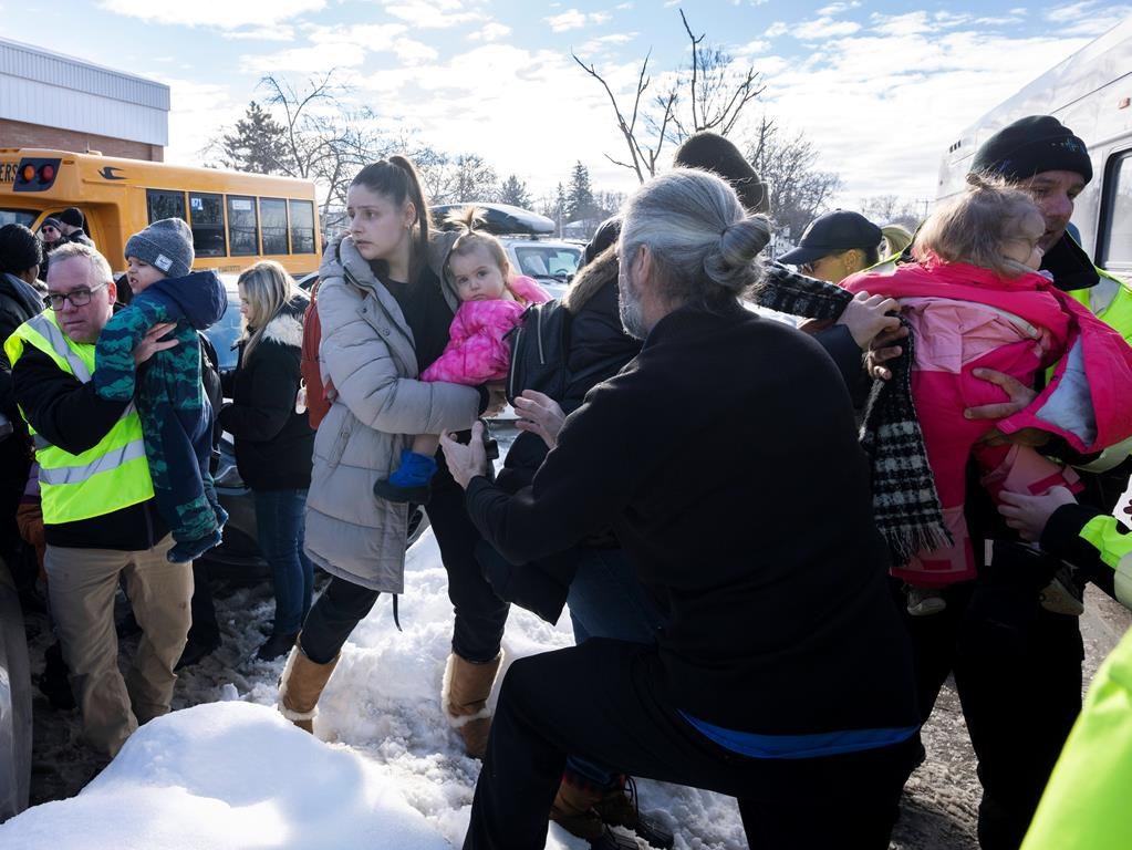 L'écrasement de bus dans une garderie à Laval a tué deux enfants et blessé six autres
