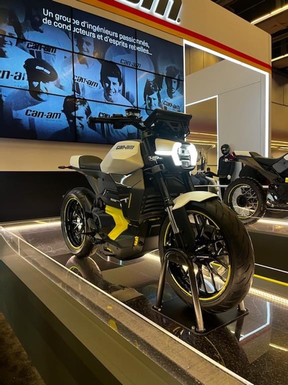 Le fabricant Can-Am présente deux motos électriques au Salon de la moto de Montréal