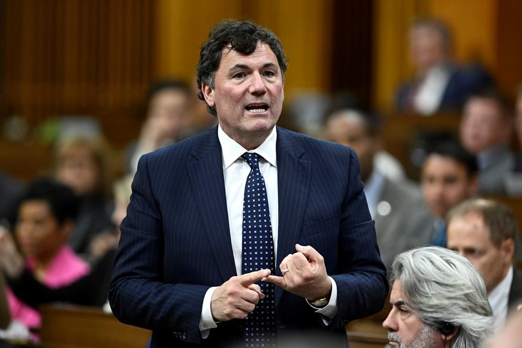 Trudeau défend la nomination intérimaire de la belle-soeur du ministre LeBlanc