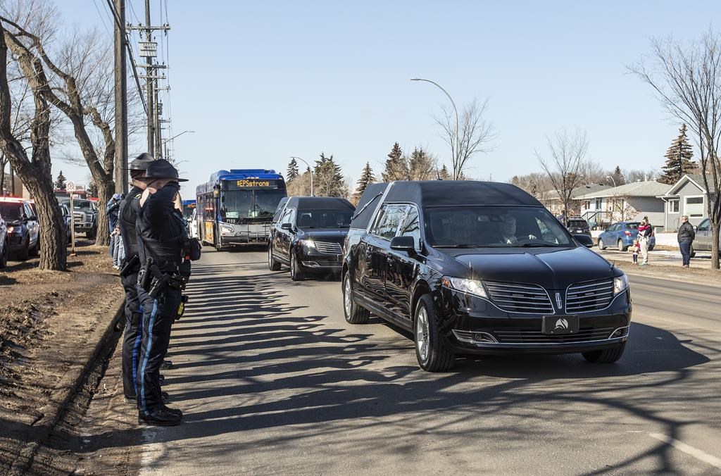 Funérailles des deux policiers tués à Edmonton lors d'une intervention