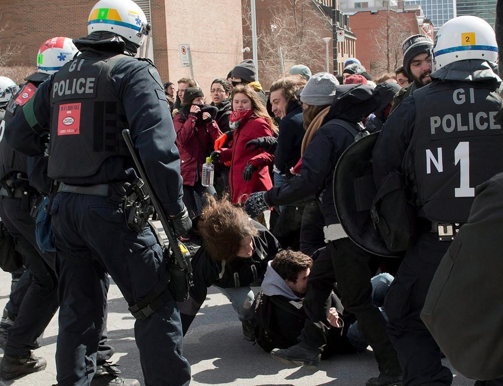 Les manifestants illégalement arrêtés réclament des excuses plus sincères