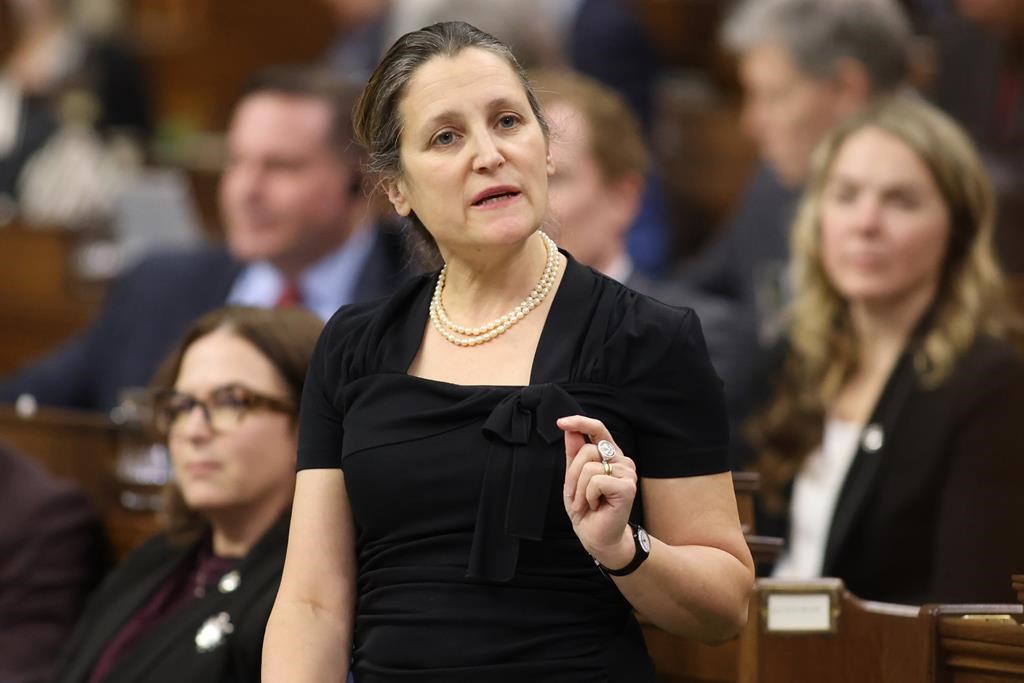 Chrystia Freeland promet un budget axé sur l'aide ciblée et l'économie verte
