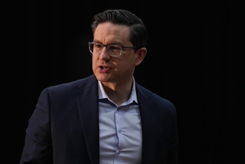 Poilievre poursuivrait des pharmaceutiques pour financer des programmes de traitement