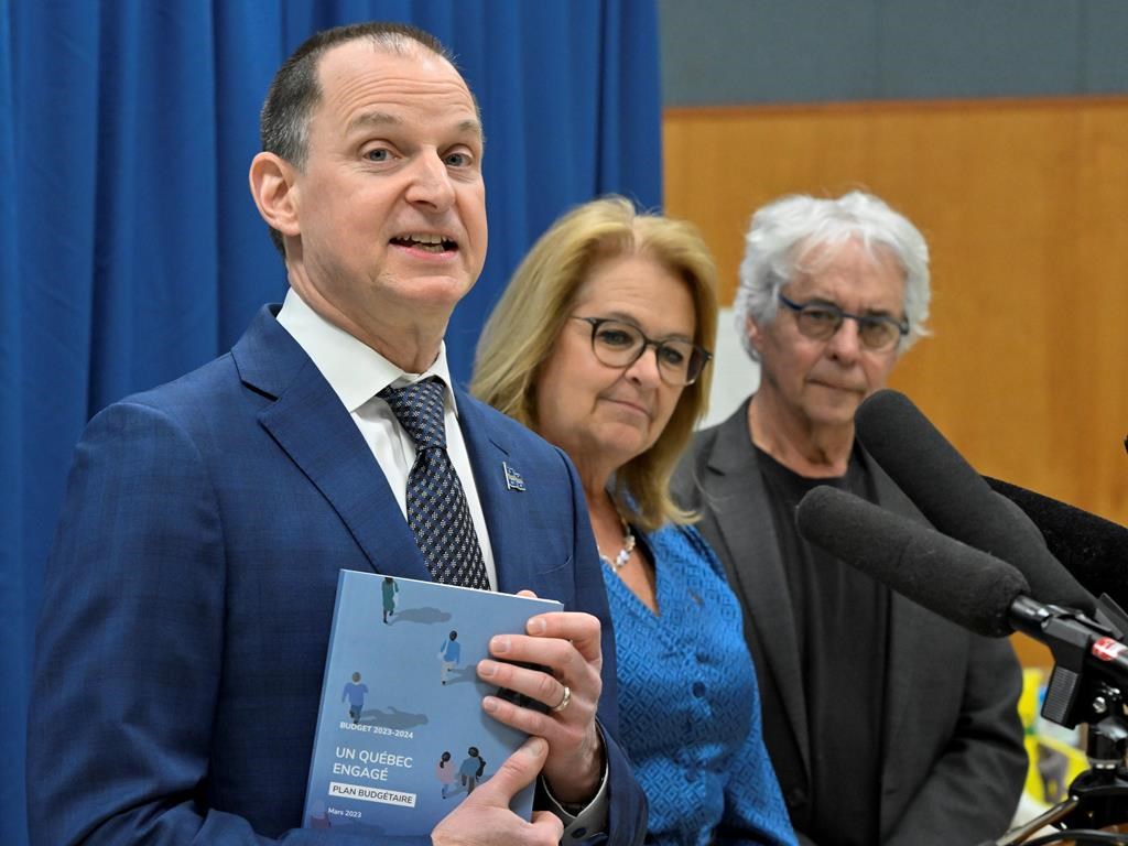Prise d'images à la veille du budget: Eric Girard rompt avec la tradition