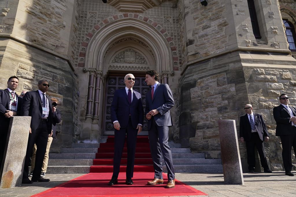 Peu de badauds sur la colline du Parlement pour accueillir Joe Biden vendredi matin