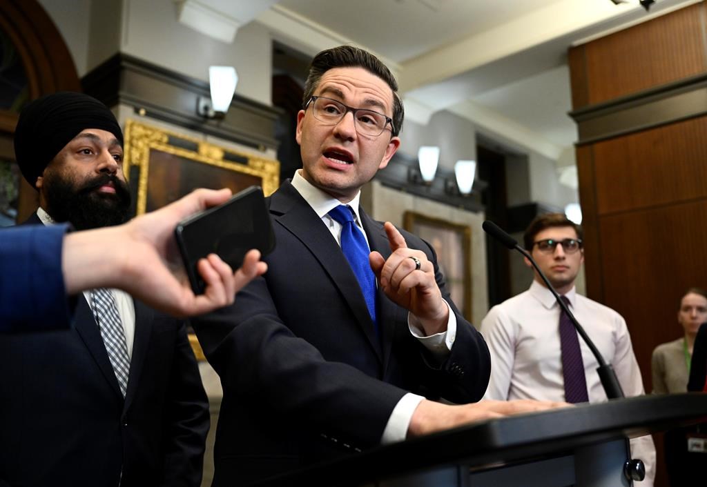 Poilievre refuse de dire s'il couperait le programme de soins dentaires