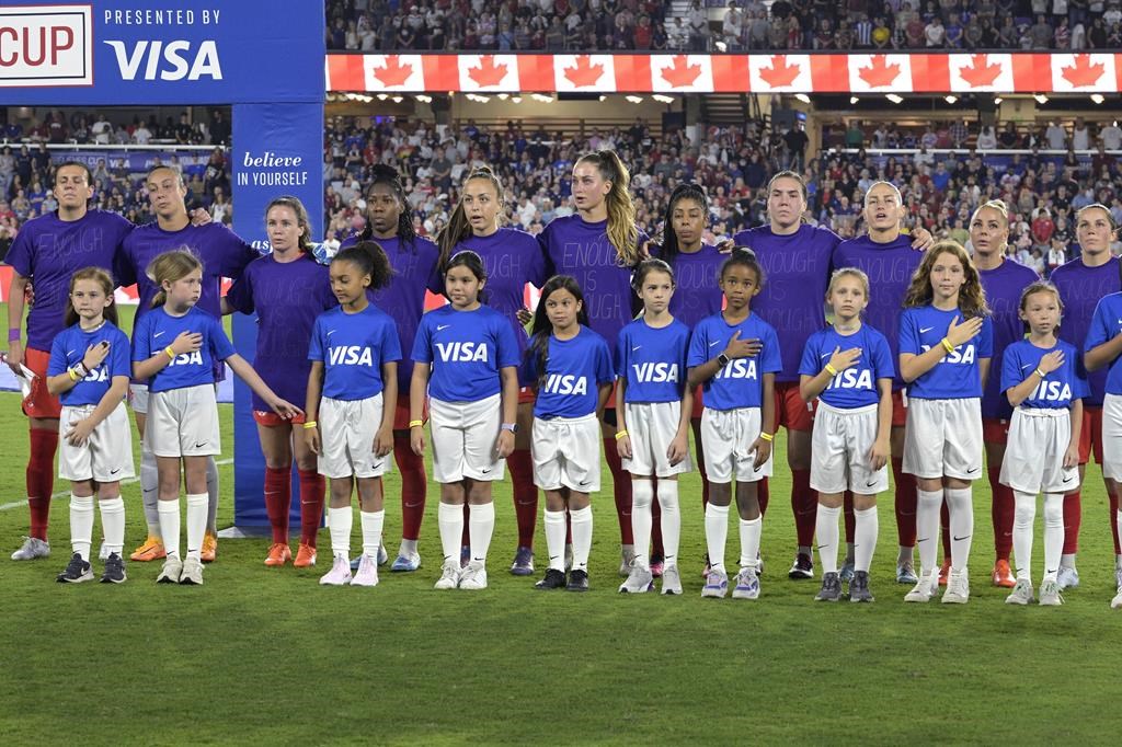 Soccer féminin: l’équipe canadienne porte sa lutte pour l’équité devant le Parlement