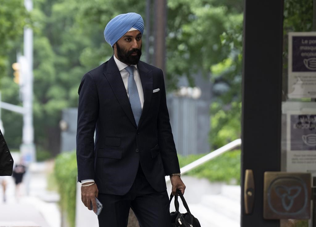 L'ex-député libéral fédéral Raj Grewal est blanchi d'accusations d'abus de confiance