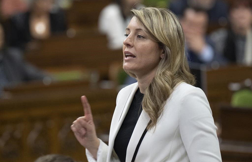 Iran: le gouvernement du Canada impose d'autres sanctions après avoir été critiqué