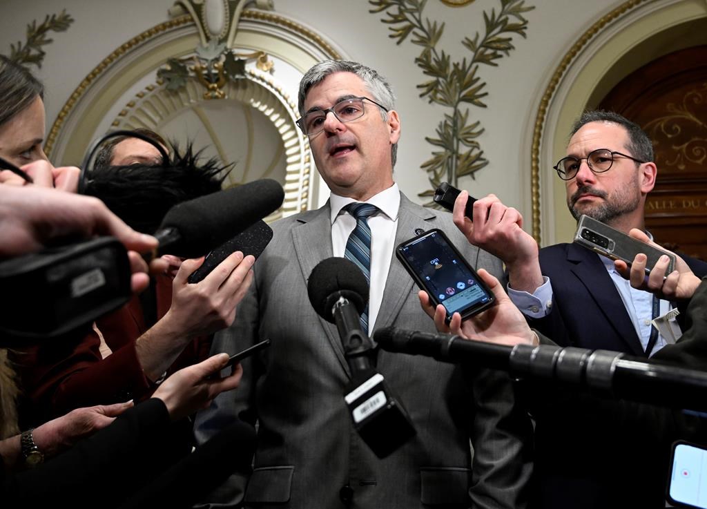 Une pétition demande la démission du ministre Éric Caire