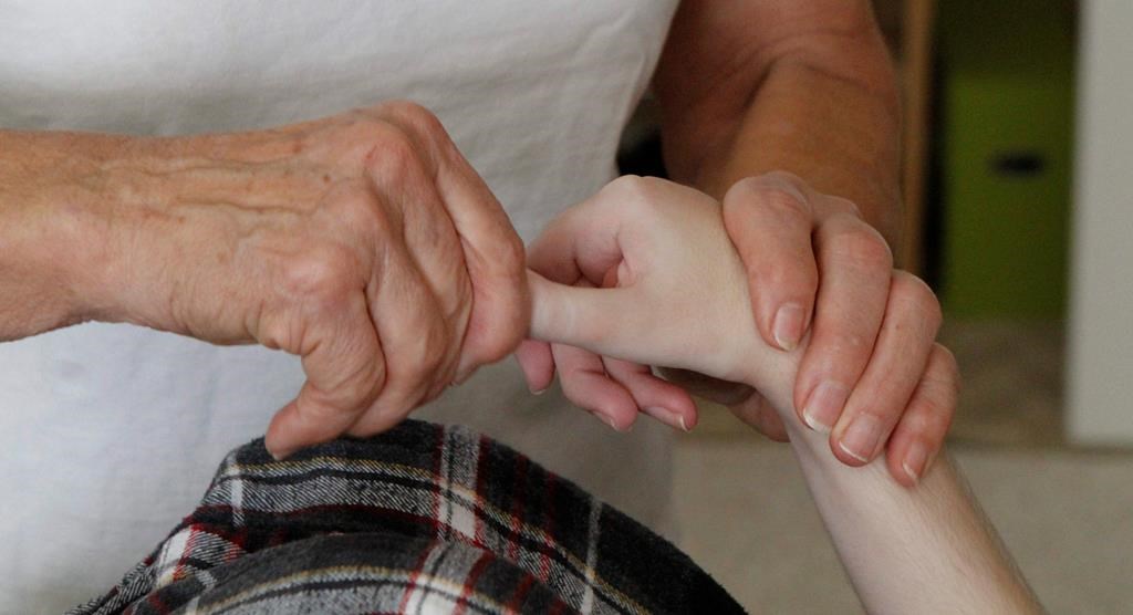 Des parents condamnés à travailler pour le bien de leur enfant à besoins particuliers