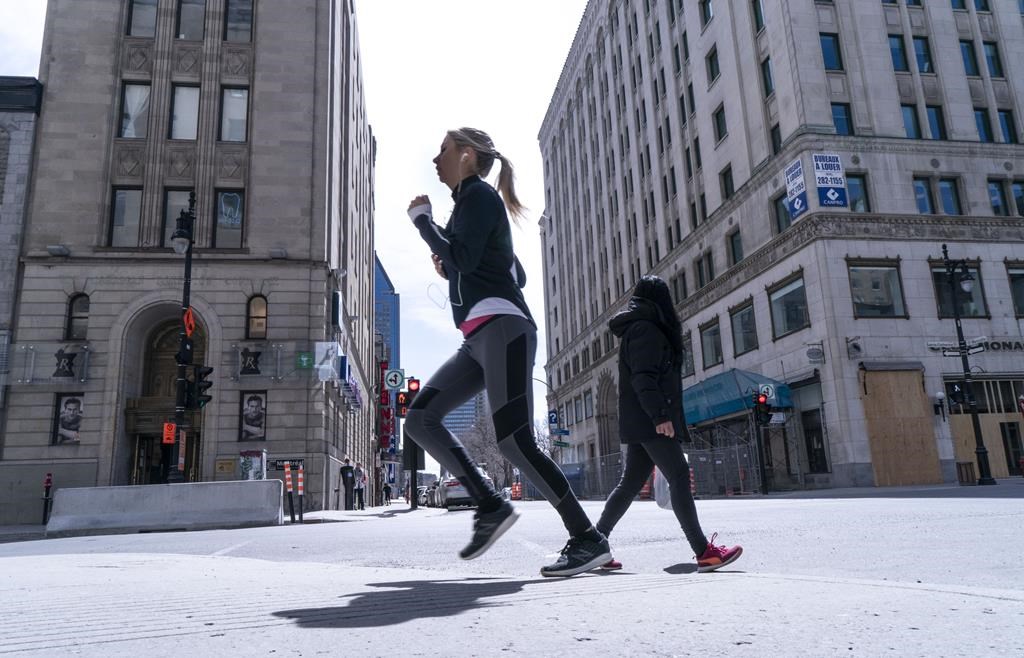 De petits ajustements à sa façon de courir peuvent réduire la douleur aux genoux