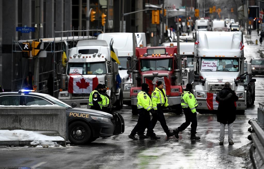 Mesures d'urgence: des arguments contre la l'utilisation de la loi entendus en cour