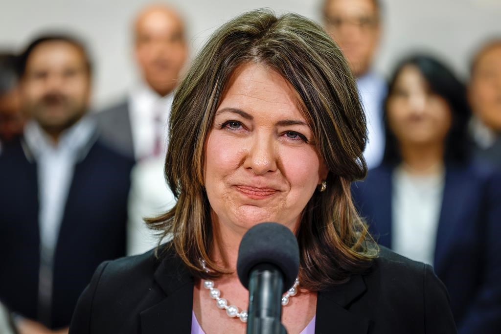 La première ministre Smith limite les questions des médias pour plus de réponses