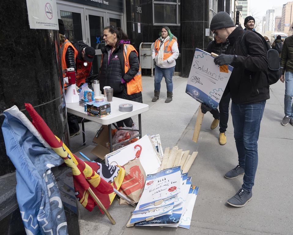 Les employés fédéraux entament leur 10e journée de grève