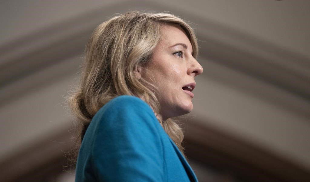 Plus de Canadiens demandent de l'aide pour sortir du Soudan, indique Mélanie Joly