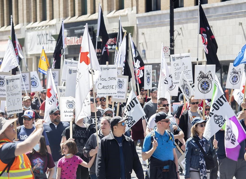 La traditionnelle marche du 1er mai sous le thème de l'inflation