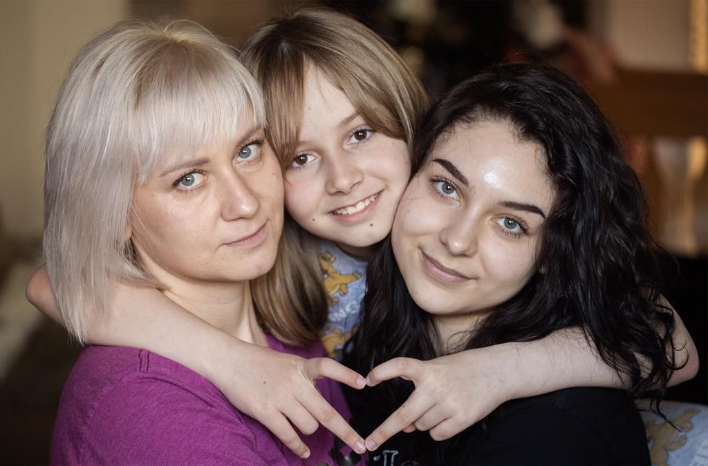 Une famille ukrainienne en sécurité au Québec témoigne de l'enfer de la guerre