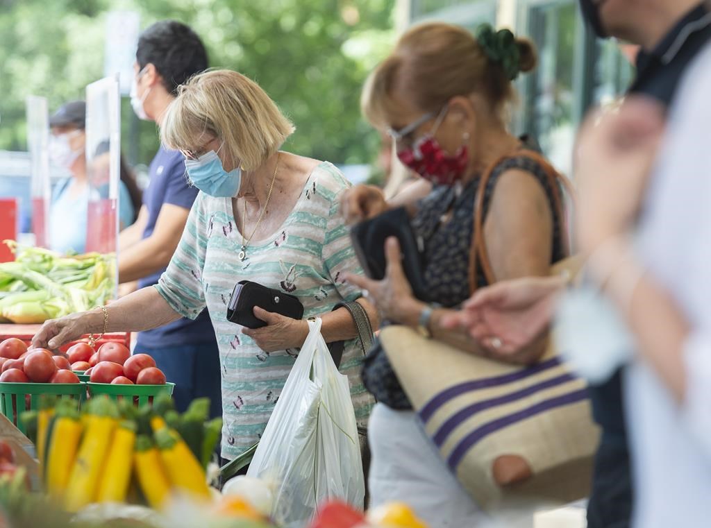 Québec souhaite aider les commerces à devenir «amis des aînés»