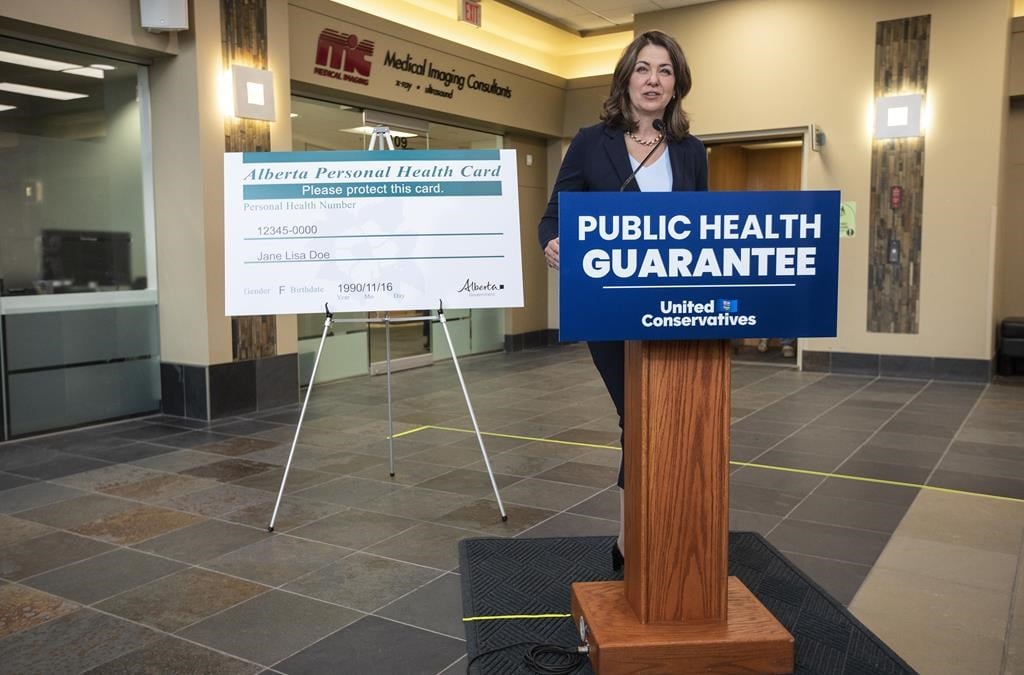 Danielle Smith assure qu'elle ne toucherait pas à l'assurance maladie en Alberta