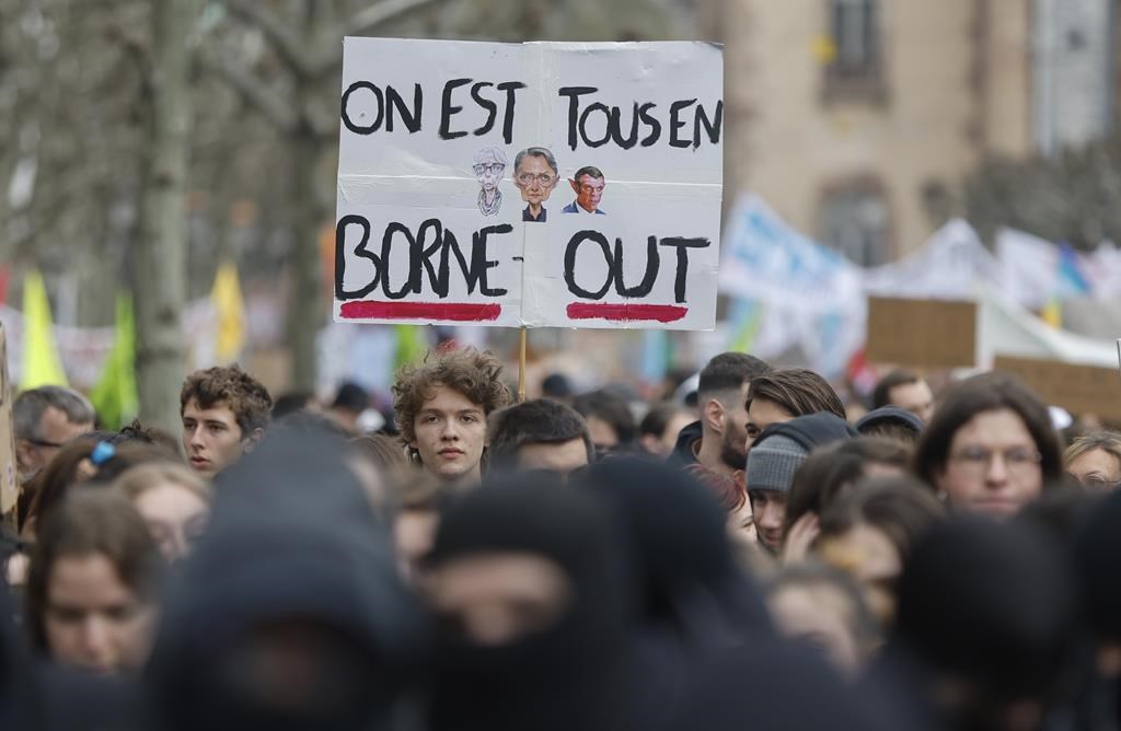 Visite reportée d'Élisabeth Borne au Canada, prise dans une tempête politique