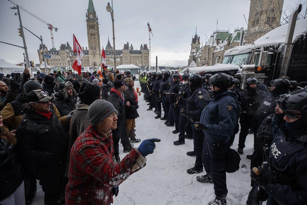 Cour fédérale: contestation de l'invocation de la Loi sur les mesures d'urgence