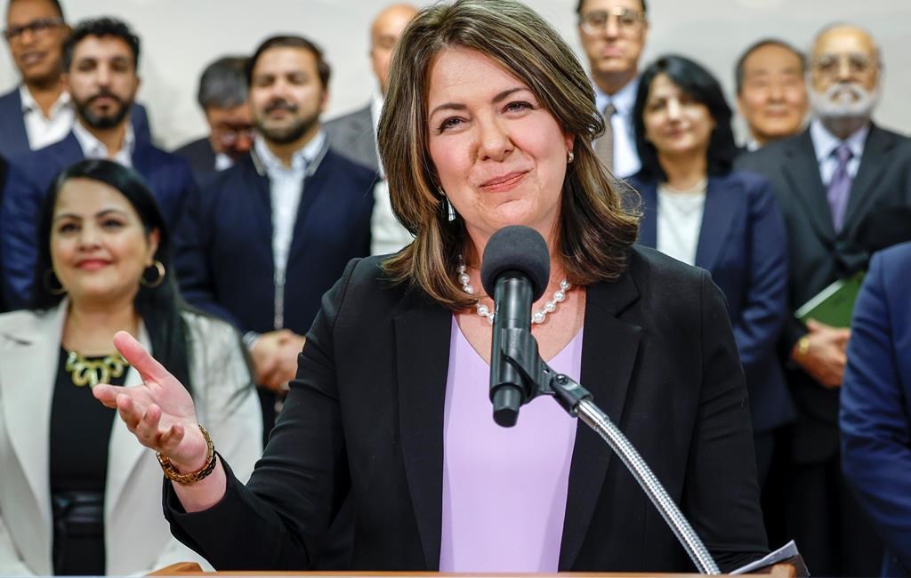 Alberta: les restrictions aux questions des médias ne concernent que Danielle Smith
