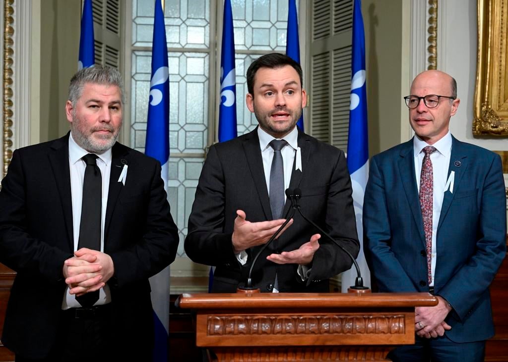 Téléphone cellulaire en classe: le gouvernement de la CAQ rejette une motion du PQ