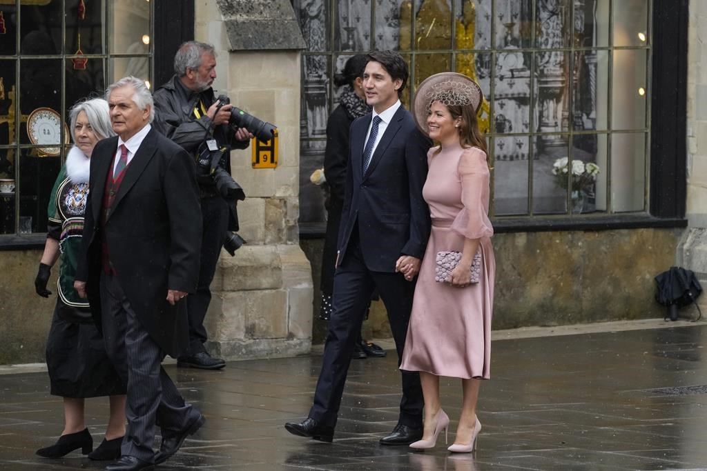 Les Trudeau à la cérémonie de couronnement du roi Charles III