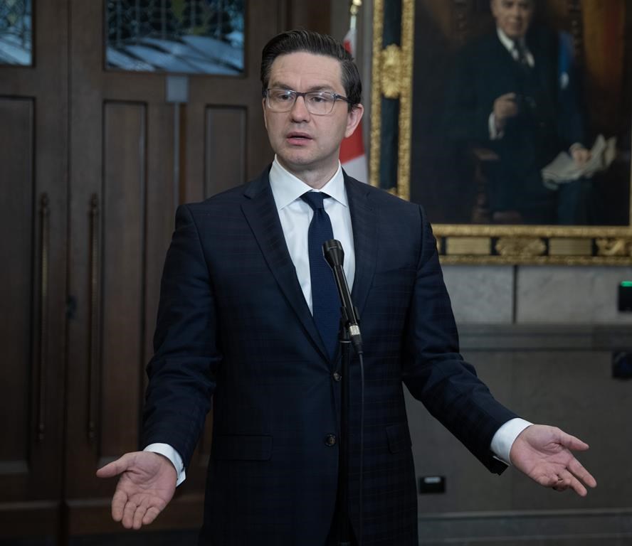 Poilievre ne veut pas rencontrer David Johnston, qui n'est pas impartial, selon lui