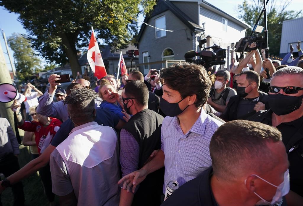 Prononcé de la peine pour l'homme qui avait lancé du gravier à Justin Trudeau