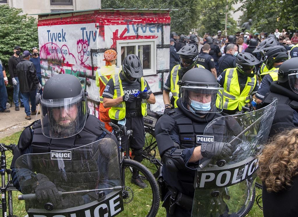 Procès d'une manifestante après le démantèlement d'un campement improvisé à Halifax