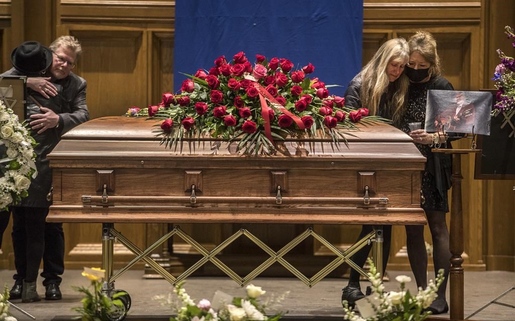 Les admirateurs de Gordon Lightfoot viennent lui rendre hommage en chapelle ardente