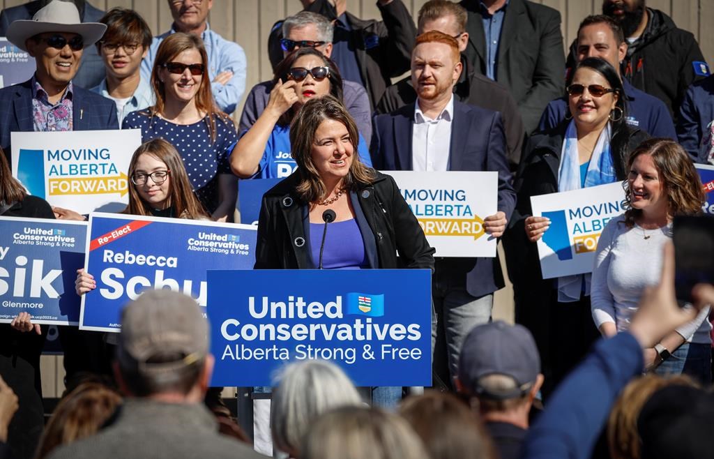 Danielle Smith devrait déclencher les élections en Alberta aujourd'hui