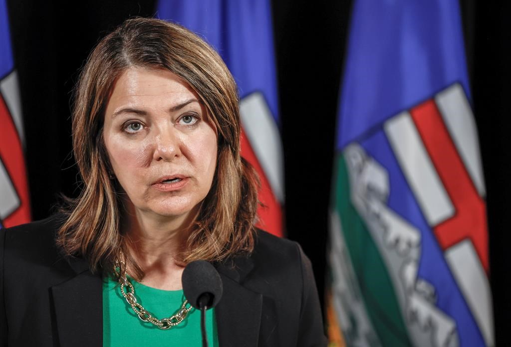 La première ministre de l'Alberta a été en conflit d'intérêts, selon une enquête