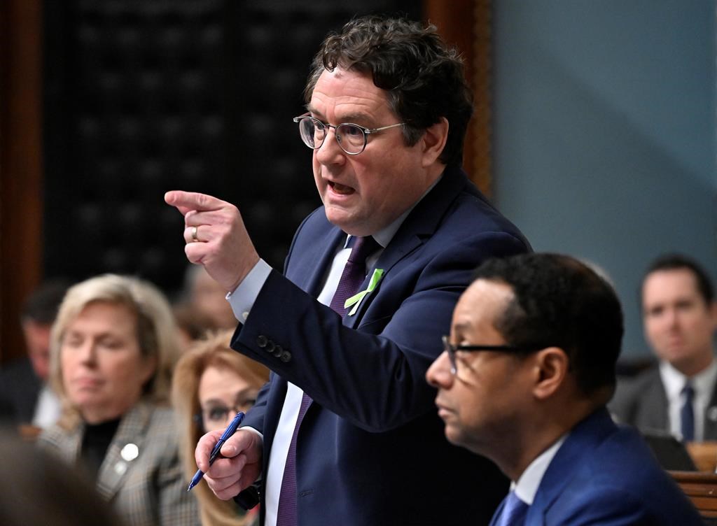 Exaspéré, Drainville demande aux centres de services scolaires d'être plus imputables
