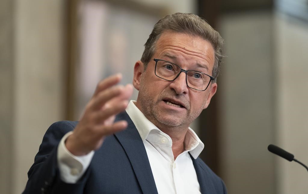 Ingérence: Blanchet, comme Poilievre, n'examinera pas des informations sensibles