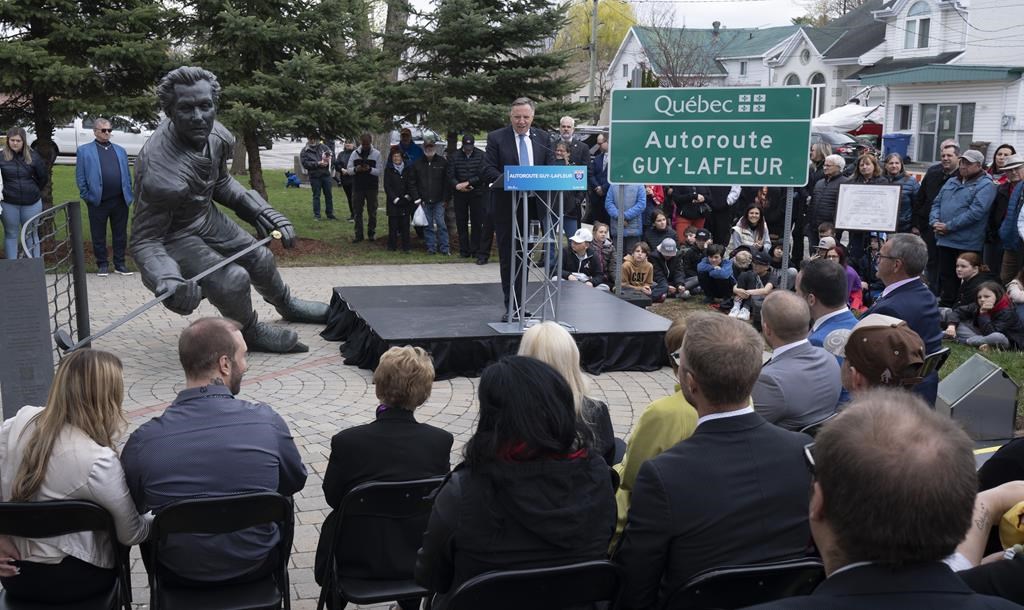 François Legault inaugure officiellement l'Autoroute Guy-Lafleur à Thurso