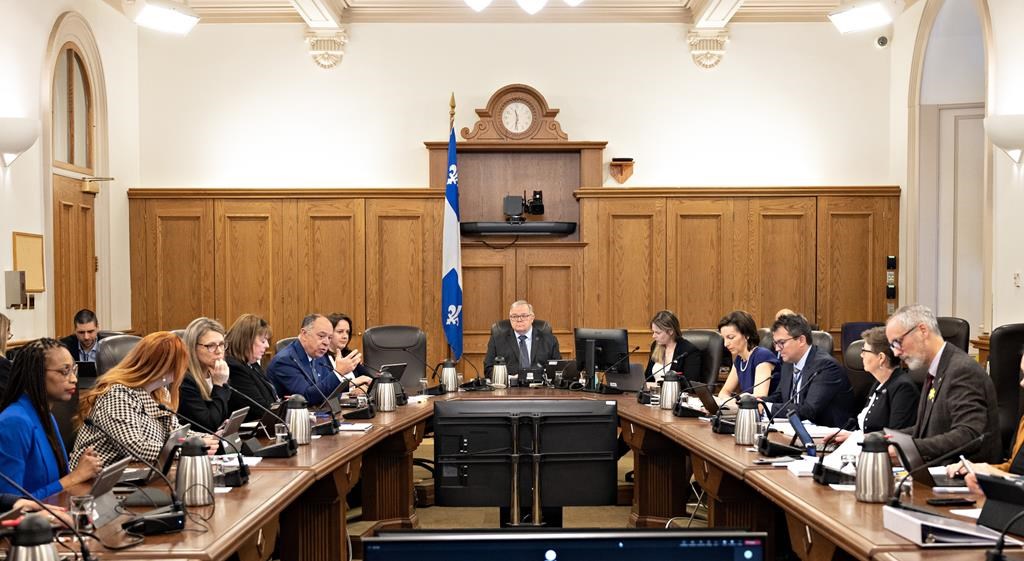 Des médecins en faveur du régime public écartés des consultations sur le PL-15
