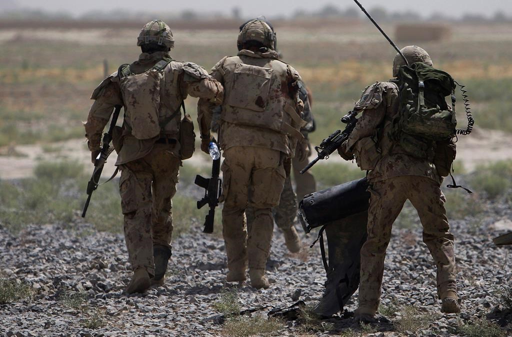 Afghanistan: deux conseillers de l'armée canadienne poursuivent le gouvernement