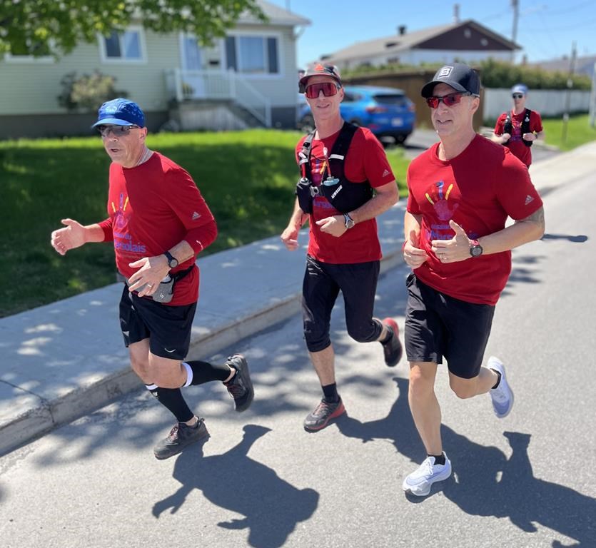 Quatre pompiers ont amassé 15 000 $ pour le don d'organes en courant 500 kilomètres