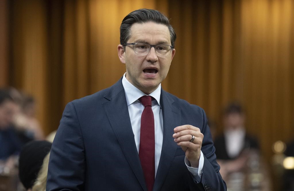 Les conservateurs récoltent 5 M $ de plus que les libéraux en dons trimestriels