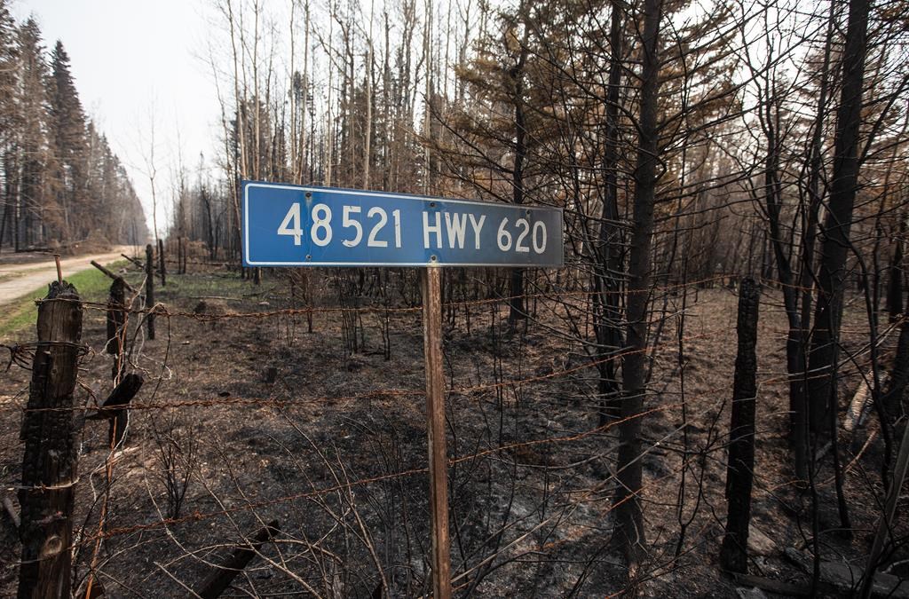 Les conditions enfumées persistent en Alberta, tout comme la chaleur et la sécheresse