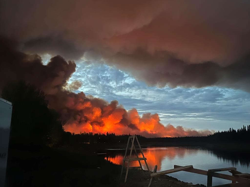 Incendies de forêt: autres menaces et évacuations dans l'ouest canadien