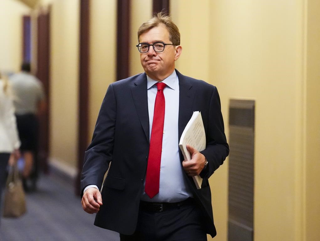 Ottawa ne «rognera pas» sur les évaluations environnementales, assure Wilkinson