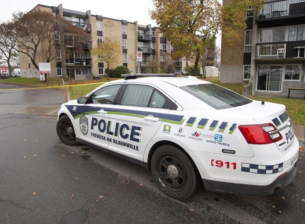 Un homme dans la vingtaine est gravement blessé après une agression armée